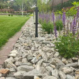 Ogrody Lublin, nasadzenia , rabata z kruszywem.