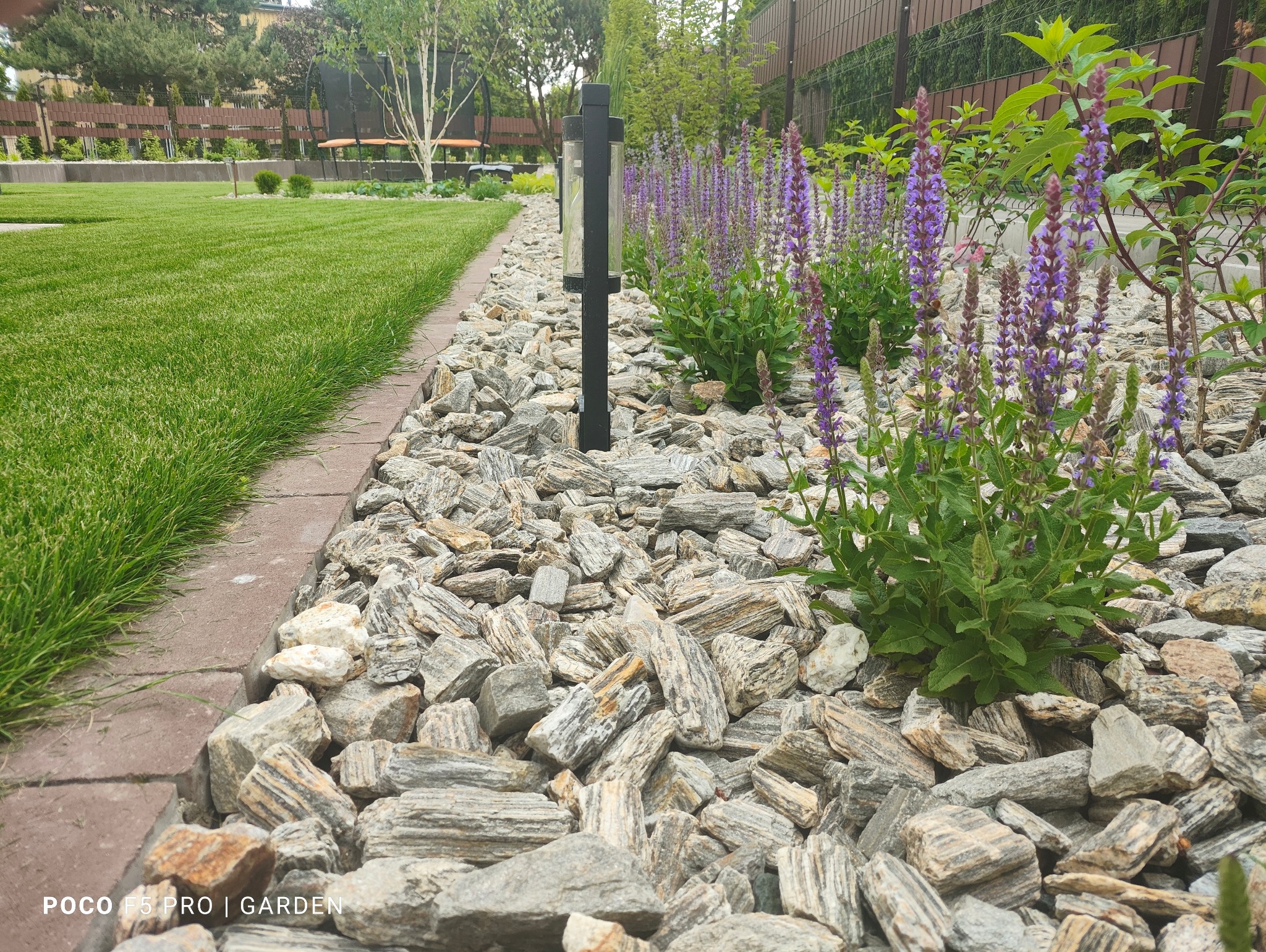 Ogrody Lublin, nasadzenia , rabata z kruszywem.