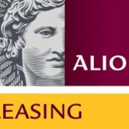 Grafika z popiersiem w stylu antycznym, logotypem firmy Alior i napisem LEASING na żółtym tle.