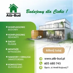 Grafika reklamowa firmy budowlanej Atb-Bud z wizualizacją nowoczesnego domu z płaskim dachem, drewnianym elementem dekoracyjnym na zewnątrz i przeszkloną balustradą na tarasie, z listą oferowanych...