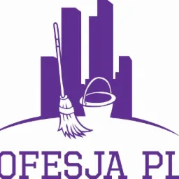 Fioletowe logo firmy sprzątającej z motywem miasta, wiadrem i mopem oraz napisem 'Profesja Plus'.