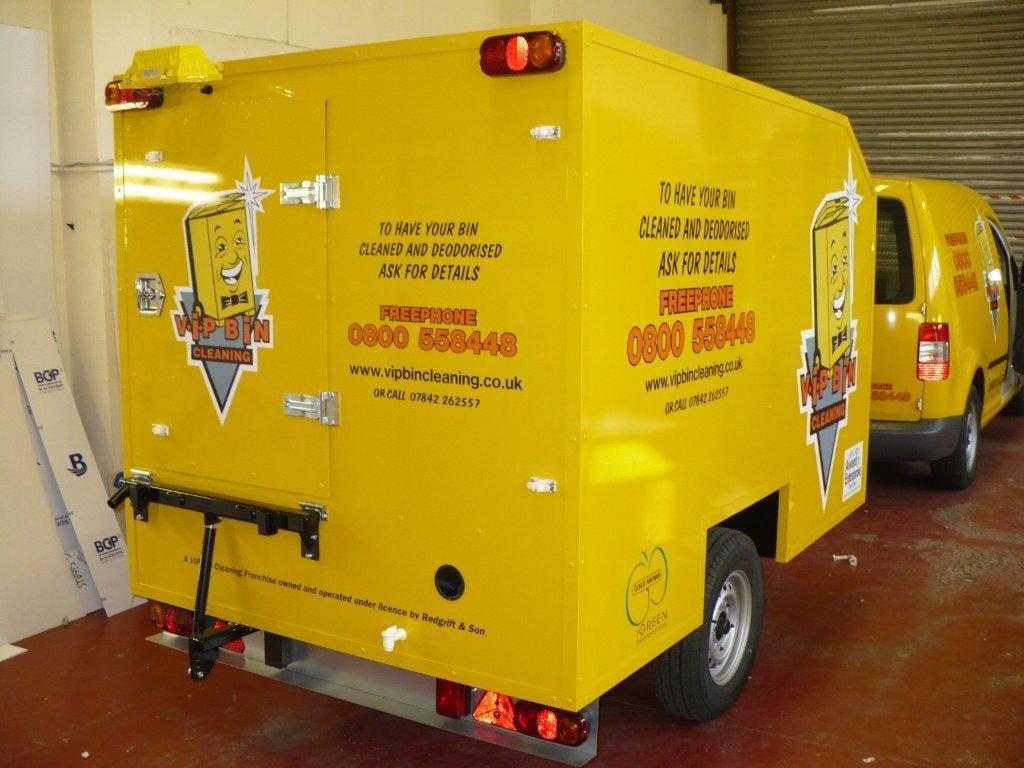 Myjki do pojemników na śmieci.