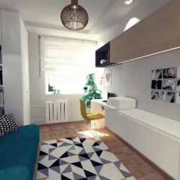 Jasne wnętrze pokoju z miejscem do pracy: turkusowa sofa z poduszkami, geometryczny dywan, biurko z komputerem i drukarką pod oknem, nad biurkiem galeria czarno-białych zdjęć, drewniane szafki...