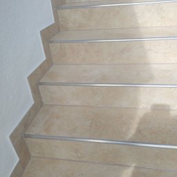 Układanie płytek na schodach – precyzyjne i estetyczne wykończenie, München i okolice.