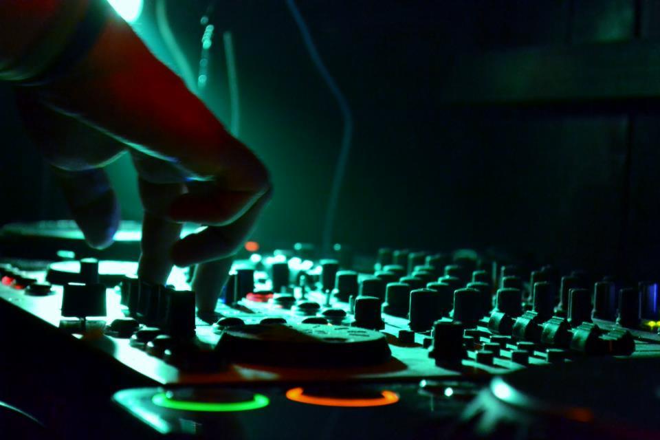 obsługa techniczna imprez, sceny, namioty, nagłośnienie, oświetlenie