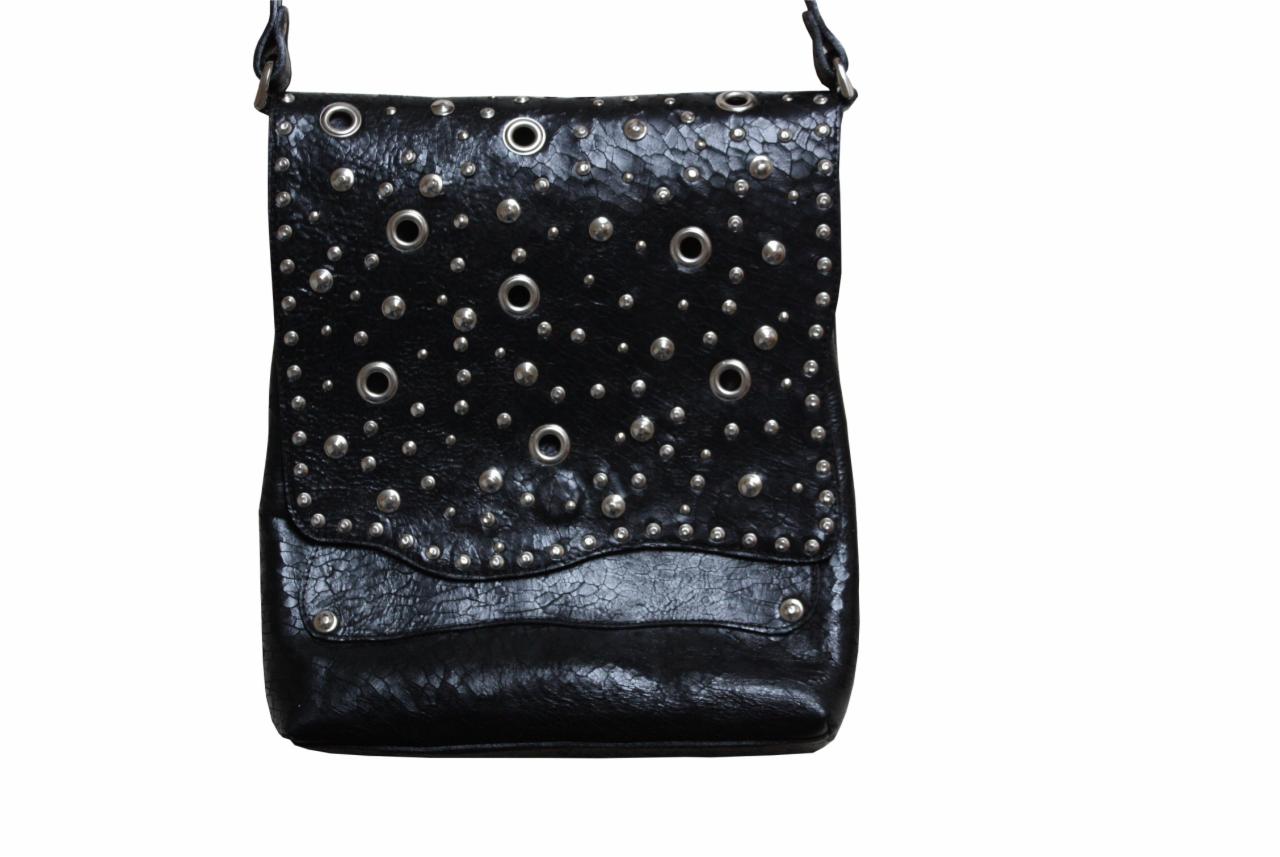 Listonoszka z nitami