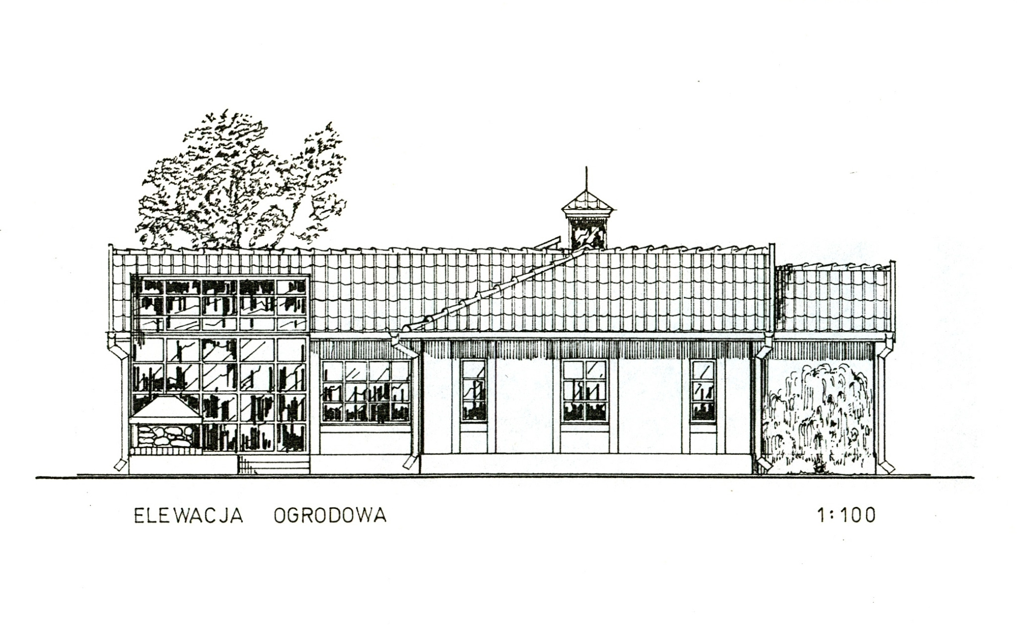 Ręcznie rysowany szkic elewacji ogrodowej domu z oranżerią, widok boczny, skala 1:100.