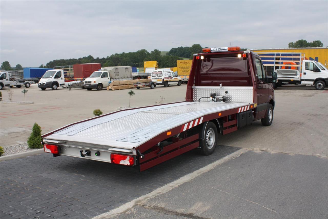 Zabudowy samochodowe najazd autolaweta auto-laweta na autach dostawczych