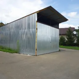 Ogrodzony plac z biurem do wynajęcia