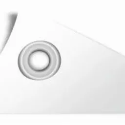 Biały baner reklamowy o powierzchni 1 mkw z oczkiem do zawieszenia, widoczny efekt trójwymiarowości dzięki delikatnemu cieniowaniu krawędzi.