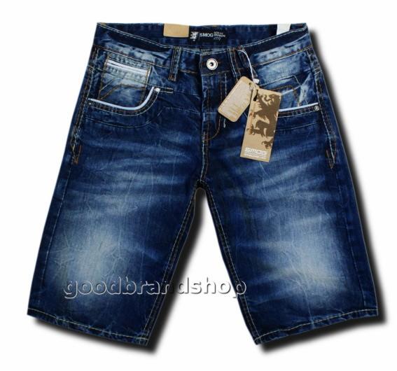 Dżinsowe, męskie spodenki marki Smog, z metką i widocznym efektem sprania na udach, leżące na białym tle.