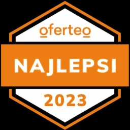Pomarańczowo-biała odznaka Oferteo „Najlepsi 2023” na czarnym tle.