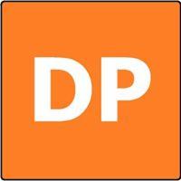Pomarańczowy kwadrat z białym napisem 'DP', mogący reprezentować logo firmy.