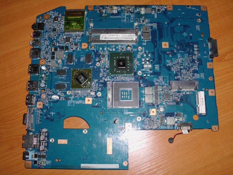 Naprawa płyty głownej w laptopie