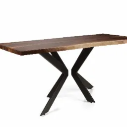 Stół z blatem z ciemnego drewna o naturalnych krawędziach i metalową podstawą w kształcie litery X na białym tle.