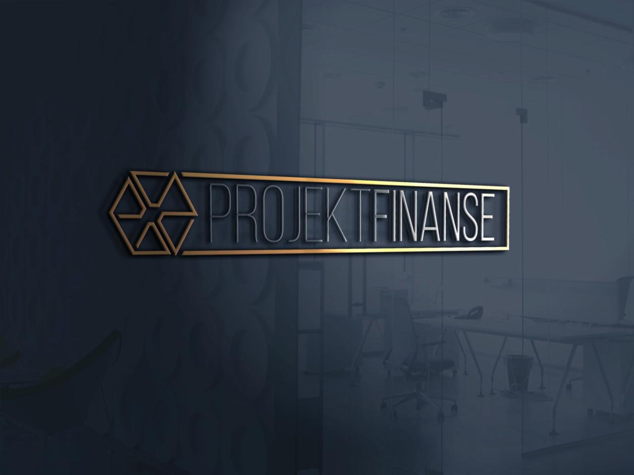 Logo firmy ProjektFinanse w kolorze złotym i szarym, umieszczone na ciemnym tle z wzorem i szklaną ścianą biurową w tle.