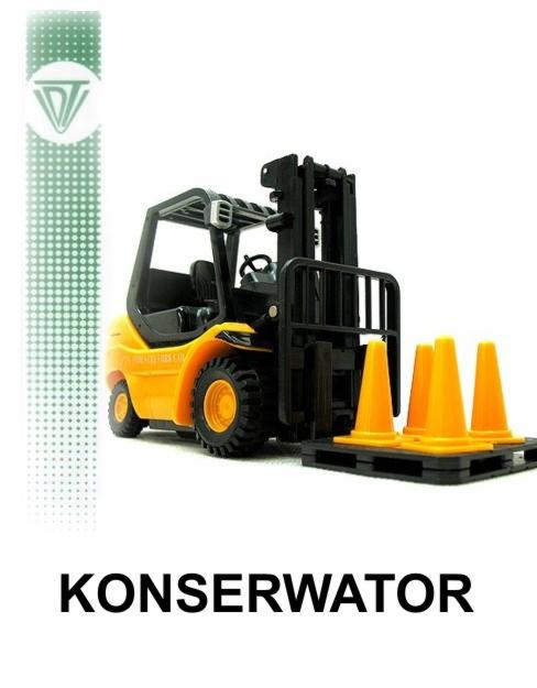 Żółto-czarny model wózka widłowego z pomarańczowymi pachołkami na czarnej palecie, prezentowany na białym tle z logo firmy konserwującej wózki.