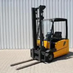 Wózek widłowy EFG 220 rocznik 2004 (i inne)