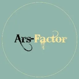 Logo firmy Ars-Factor w okręgu na jednolitym, pastelowym tle, z stylizowanymi literami i ornamentami.