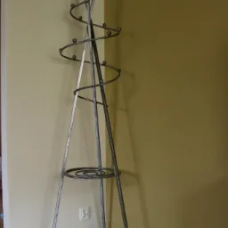 meble i inne elementy wyposażenia wnętrz z metaloplastyki