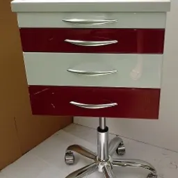 Asystor stomatologiczny z płyty laminowanej, fronty mdf lakierowane na połysk, noga chromowana z regulacją wysokości.