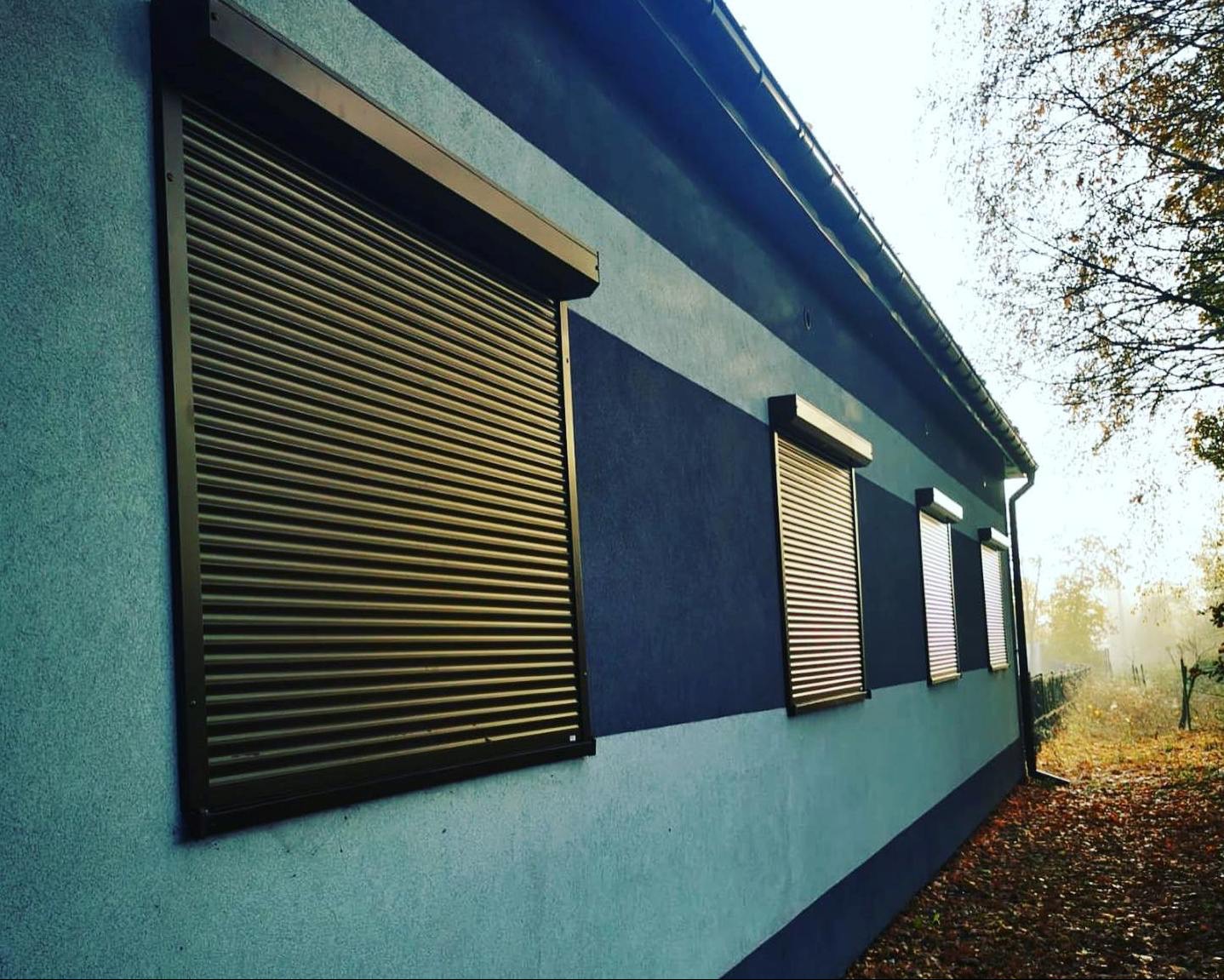 Rolety natynkowe zamontowane na hali u naszego klienta w Katowicach.