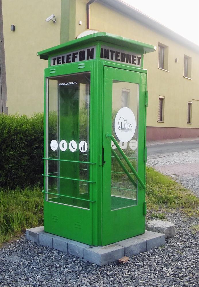 Stylizacja klasycznej budki telefonicznej - jako ekspozycja