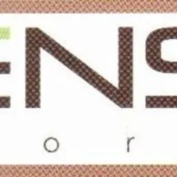 Logo firmy Sensa Flooring z brązowymi literami o teksturze w kratkę i zielonymi akcentami, na białym tle z brązową ramką o wzorze siatki.