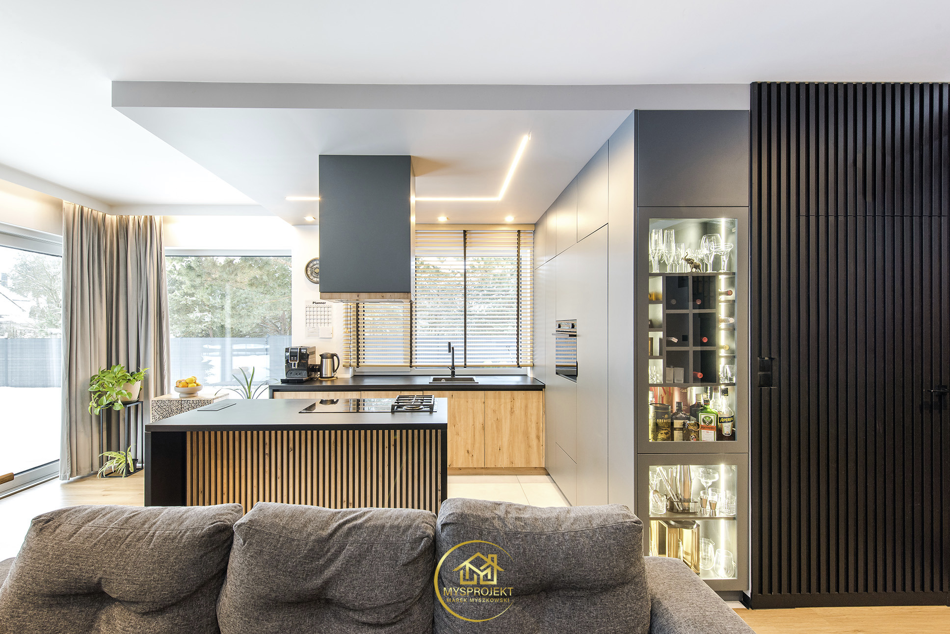 Realizacja domu w Skrzeszewie. Nowoczesne wnętrze, w którym elegancja spotyka się z funkcjonalnością.