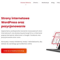 initSoft - Ekran laptopa wyświetlający interfejs strony internetowej z elementami graficznymi, schematami i ręcznie rysowanymi notatkami, nad nim dłoń trzyma żarówkę, co symbolizuje pomysłowość i innowacje...