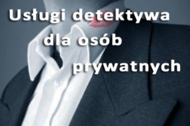 Mężczyzna w garniturze z odciskiem szminki na kołnierzyku, sugerujący usługi detektywistyczne dla osób prywatnych.