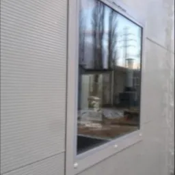 Systemowe okna w płycie warstwowej marki REDCOM