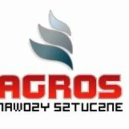 Logo firmy AGROS z napisem 'Nawozy Sztuczne' w czerwono-czarnej kolorystyce, nad napisem stylizowany symbol trzech płomieni w odcieniach szarości.