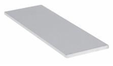 Płaskownik stalowy o wymiarach 20x2 mm, leżący na jasnym tle pod lekkim kątem.