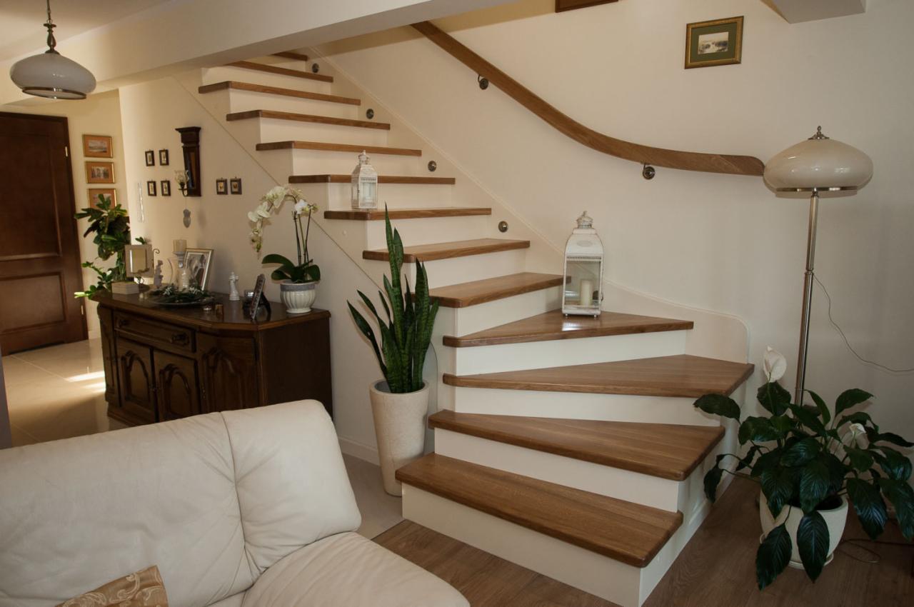 Schody drewniane policzkowe