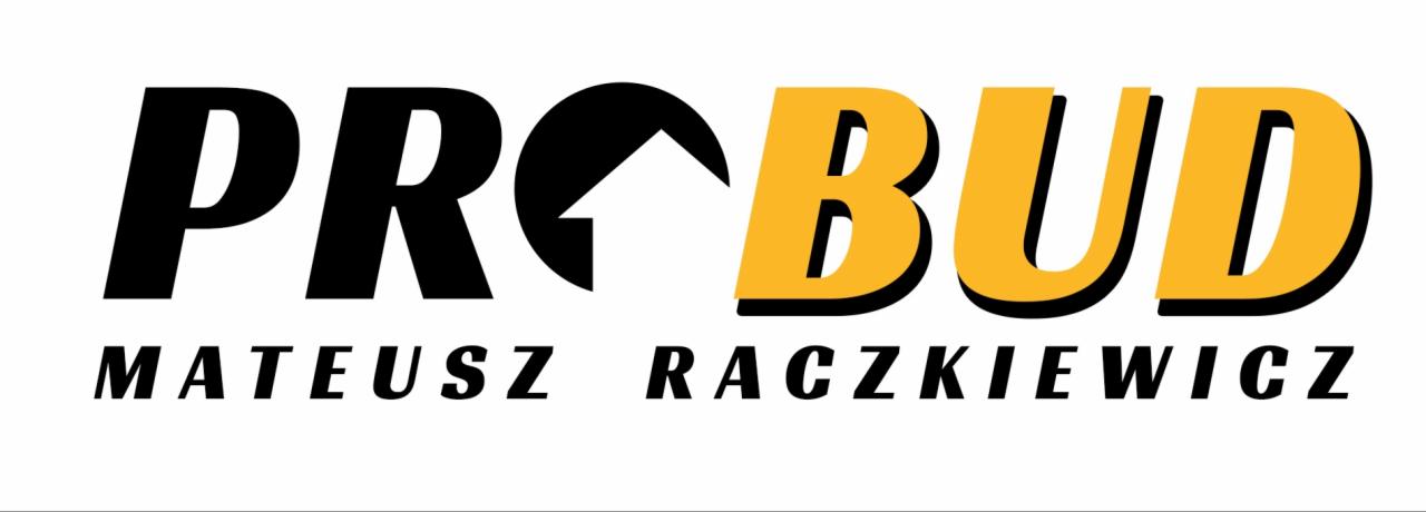 Logo firmy PROBUD Mateusz Raczkiewicz: czarne, pogrubione litery z białym symbolem strzałki w górę, na białym tle. Litery BUD w kolorze żółtym z czarnym obrysem.