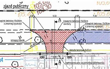 Fragment planu zagospodarowania z zaznaczeniem zjazdu publicznego, wymiarami i oznaczeniami technicznymi. Widoczne linie, strzałki i opisy elementów infrastruktury.
