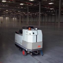 Szorowarki S.C. - Wypożyczalnia Szorowarki Maszyna Czyszcząca Sprzątająca do Posadzki Comac C85B Wynajem