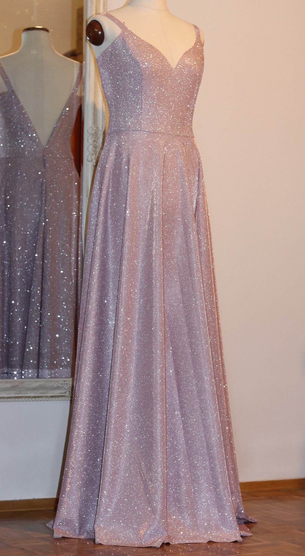 Szycie sukien okazjonalnych i wizytowych.