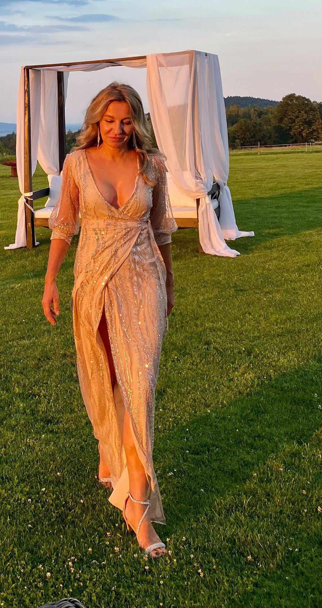 Szycie na miarę, na indywidualne zamówienie.