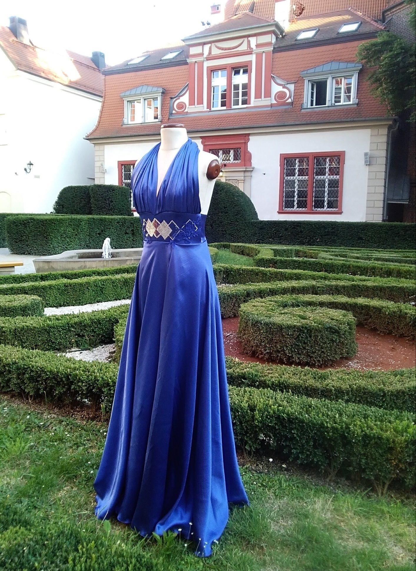 Szycie sukienek i sukien wizytowych.