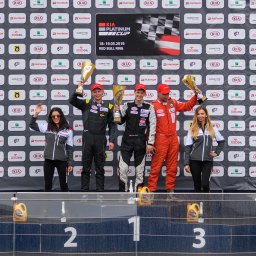 Wspieramy Mistrza i Wicemistrza Polski w wyścigach samochodowych- Kamila Serafina