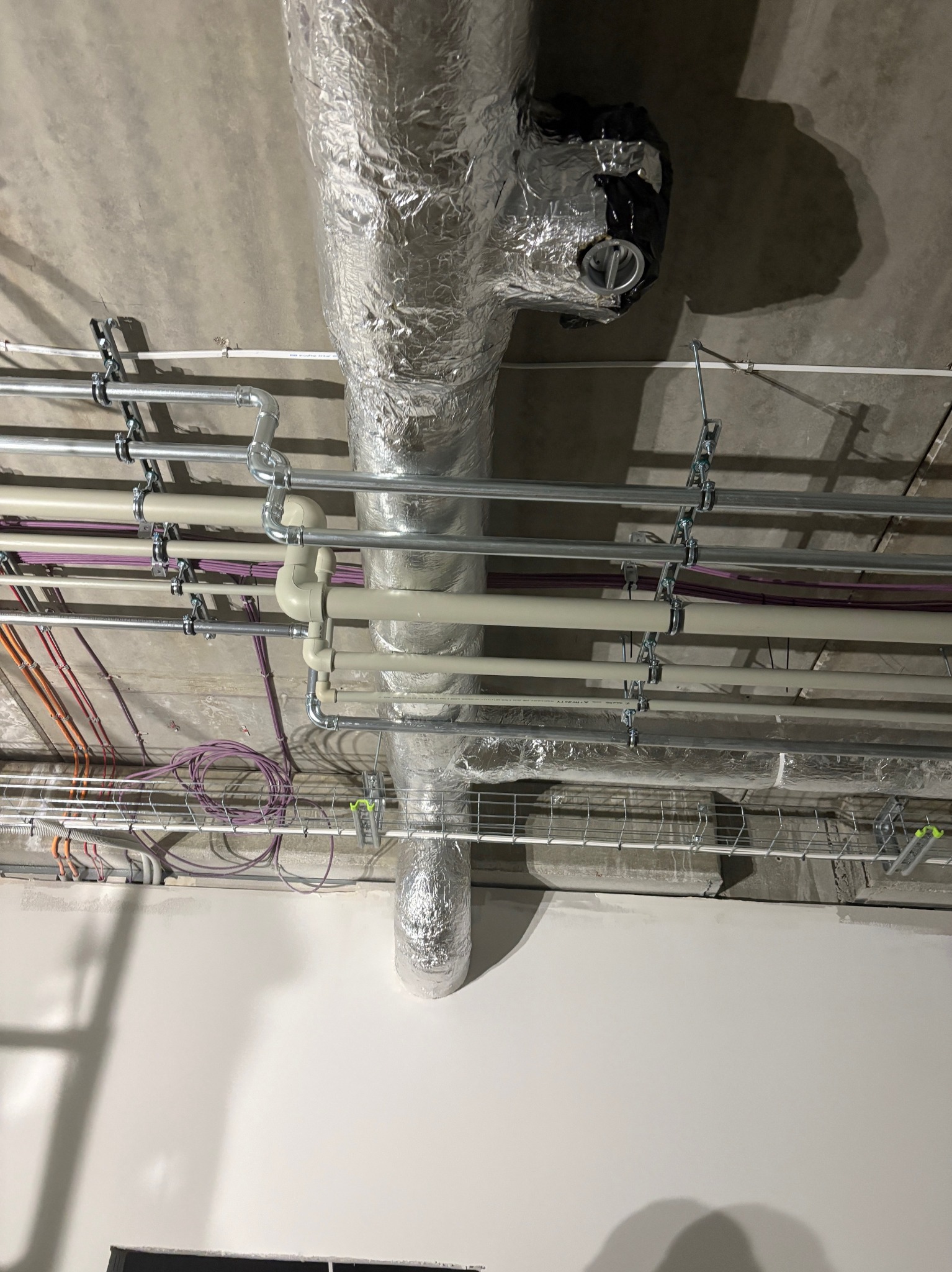 Wykonujemy instalacje w obiektach przemysłowych i użyteczności publicznej