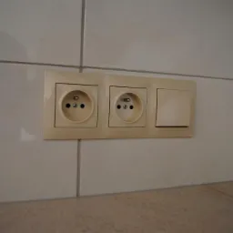 Gniazda, włączniki w ramkach, dowolne konfiguracje