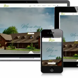 Responsywna strona internetowa firmy ROSSA wyświetlana na laptopie, tablecie i smartfonie, prezentująca budynek w tle.