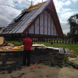Domy Baca - pierwsze i jedyne w Polsce podniesienie dachu i osadzenie na ścianach domu