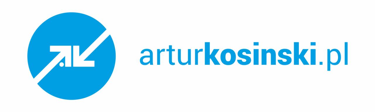 Błękitne logo z symbolem strzałki w okręgu i adresem strony arturkosinski.pl na białym tle. Minimalistyczny design, prosta typografia.