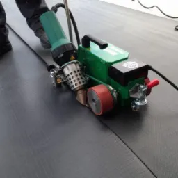 Zgrzewanie membrany ExtruBit - Roofon Herz