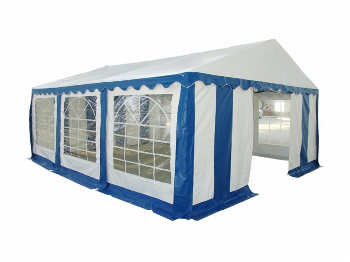 Nowy, biało-niebieski namiot magazynowy 5x6m z oknami z przezroczystej folii, widok z zewnątrz na białym tle.