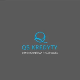 Logo firmy QS Kredyty, błękitny znak graficzny i napis na szarym tle, biuro doradztwa finansowego.